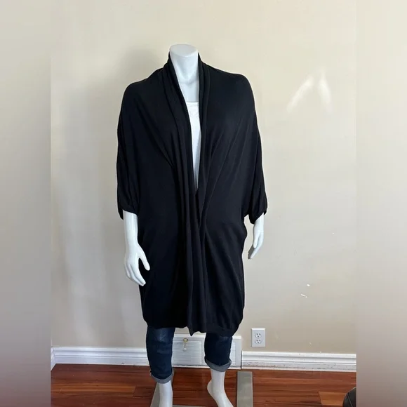 UGG Australia - Nora Cocoon Wrap. Black. M/L - Picture 3 of 12